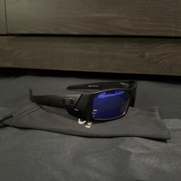 Oakley Gascan Mens Sunglasses 9014 Blue Reflective Lenses - Picture 1 of 10